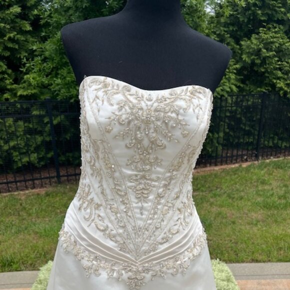 NWT Exclusive Bridal Gown Sleeveless A-Line Beaded Ivory Size 14 - Picture 14 of 15
